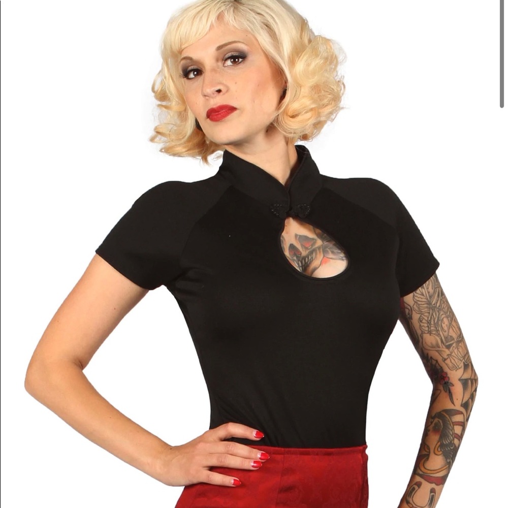 Mode Merr Everybody Loves Cleavage Blouse